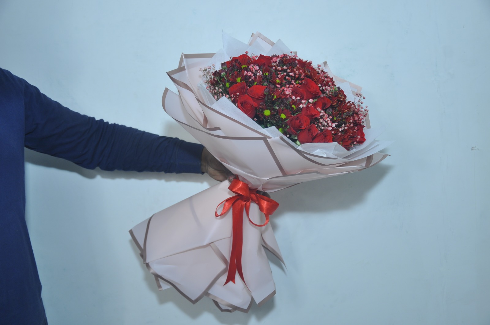 Sweet Pea bouquet,
Hand bouquet delivery,
Fresh flowers online,
Sector 96, Noida,
Sweet Pea flower delivery,
Same-day bouquet delivery,
Flower shop in Noida,
Fragrant flower bouquets,
Special occasion gifts,
Florist in Sector 96